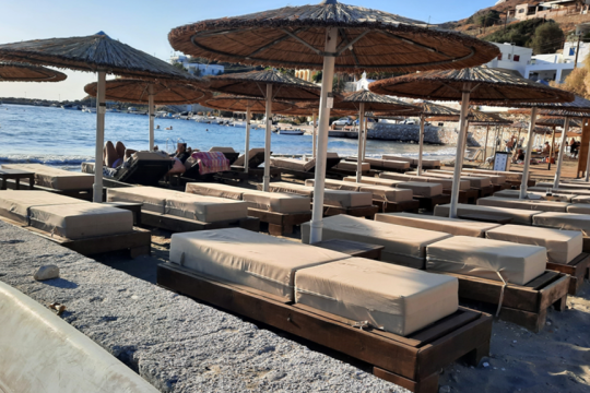 xaplostres syros paralies